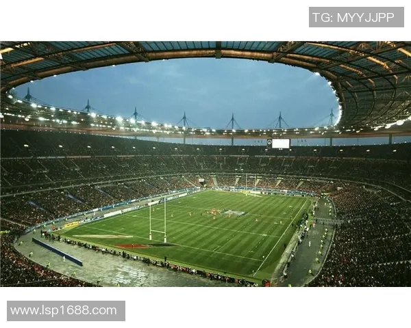 足球明星立体挂画展现球场魅力与激情的艺术之旅 足球明星立体挂画展现球场魅力与激情的艺术之旅