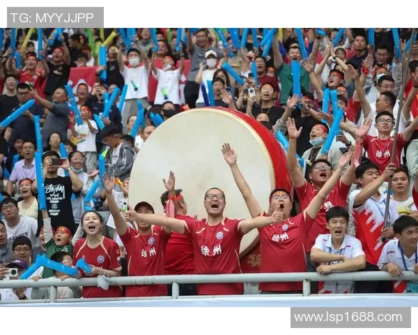 现役十大足球明星风采展示与精彩瞬间回顾