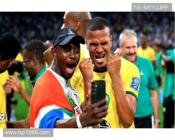 足球明星慷慨解囊捐款50万元助力青少年足球发展事业 足球明星慷慨解囊捐款50万元助力青少年足球发展事业