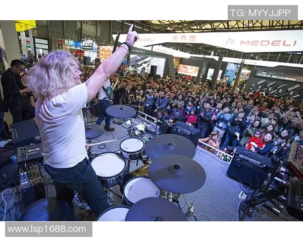 足球明星的音乐之旅唱响激情与梦想的旋律 足球明星的音乐之旅唱响激情与梦想的旋律