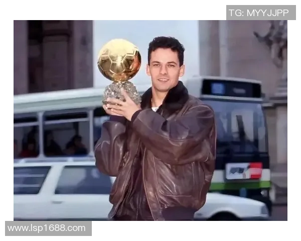 足球明星荣耀时刻奖项颁发现场视频回顾精彩瞬间与感人致辞 足球明星荣耀时刻奖项颁发现场视频回顾精彩瞬间与感人致辞